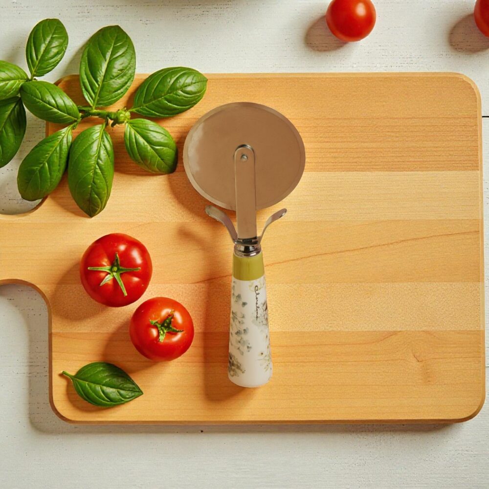 Tagliapizza con decorazioni