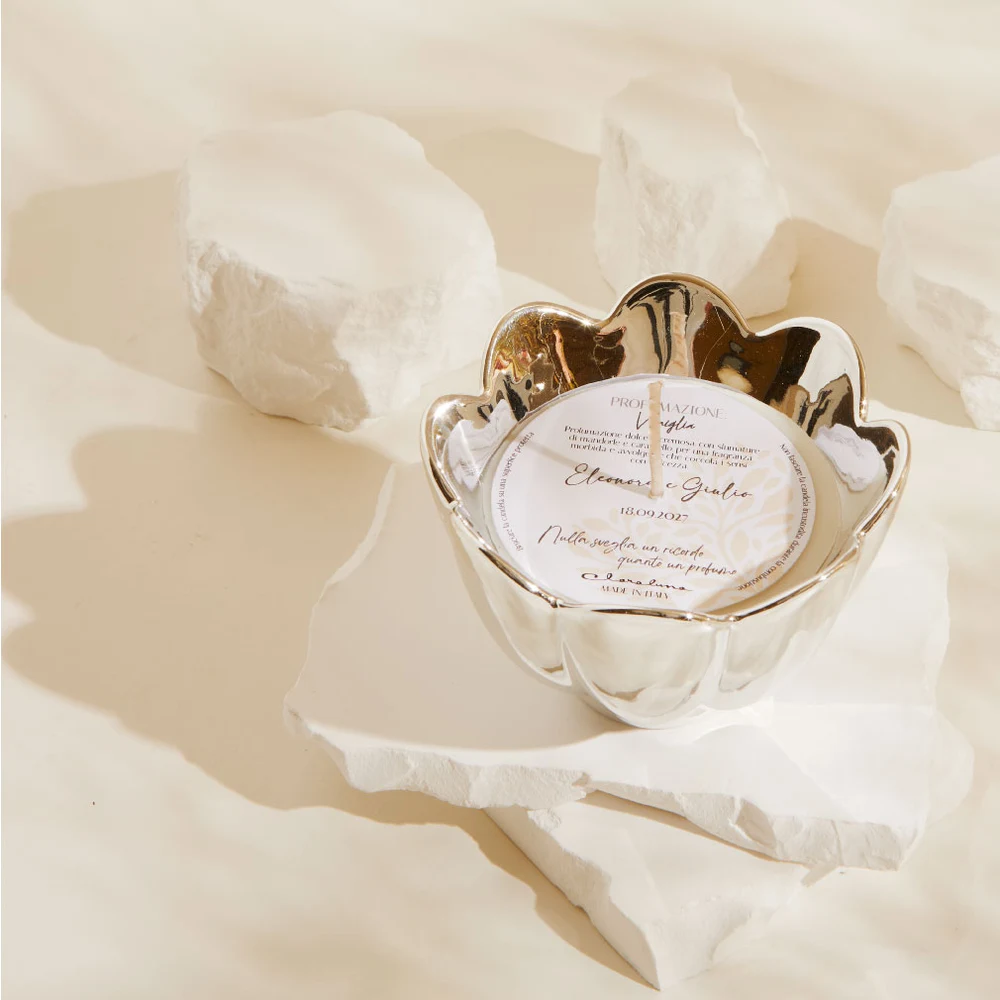 Candela in ceramica a fiore argento – Bomboniera Claraluna Collezione 2027 - immagine 2