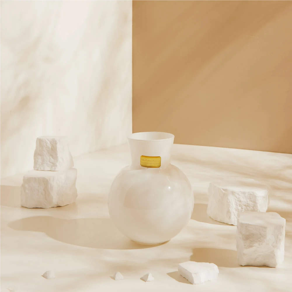 Vaso sfera in ceramica bianca piccolo – Bomboniera Claraluna Collezione 2027 - immagine 2