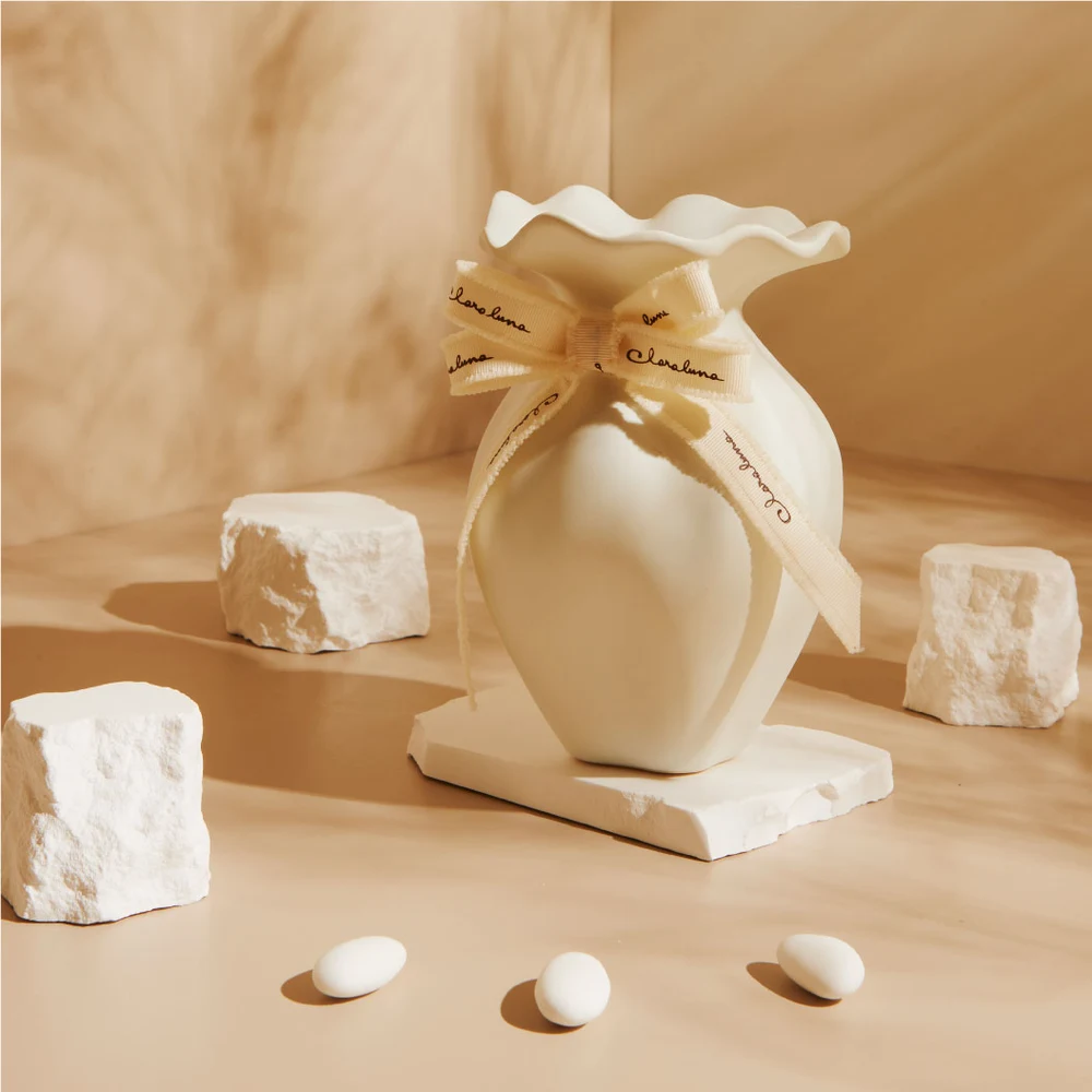Sacchetto in ceramica bianca con nastro grande – Bomboniera Claraluna Collezione 2027 - immagine 2